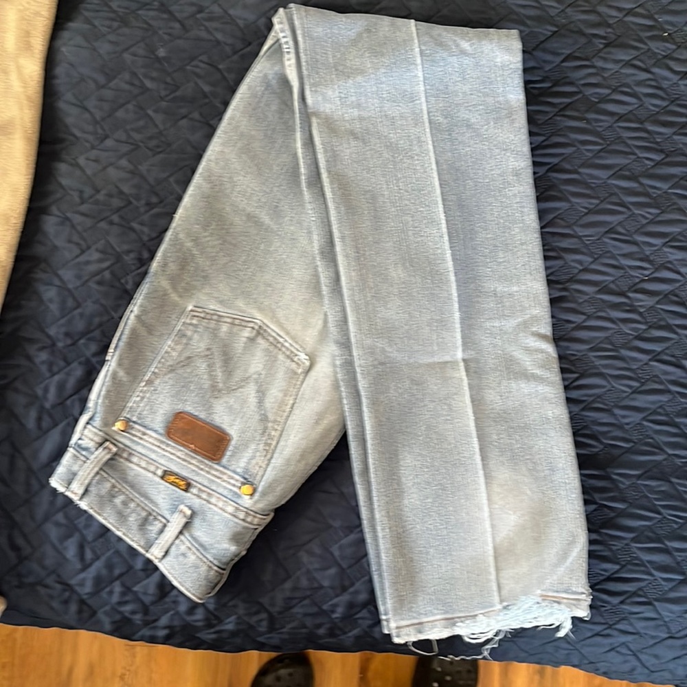 Men’s Distressed Vintage Wranglers 32x38 (perfect for women!)